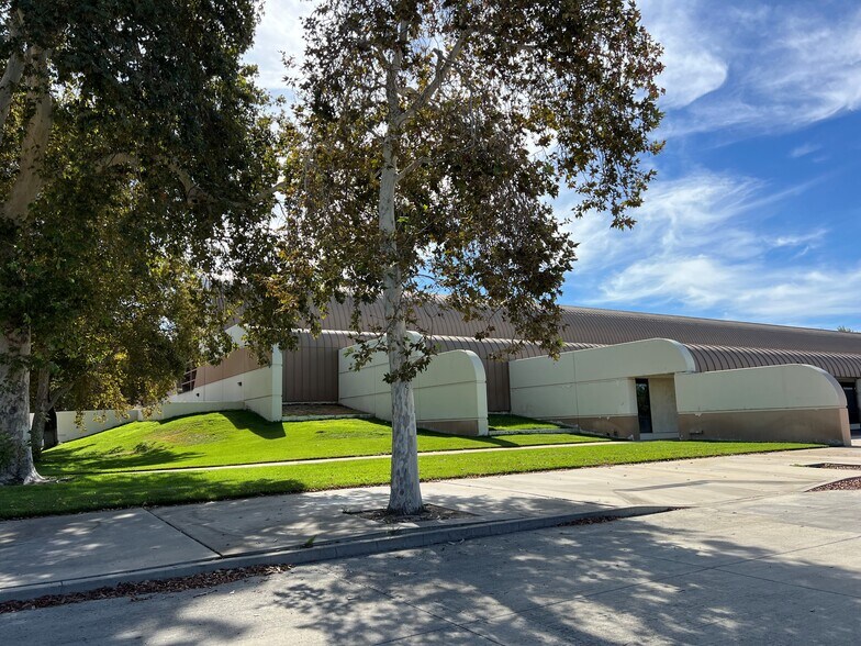 More Photos Of 115 N Del Rosa Dr, San Bernardino Warehouse For Lease