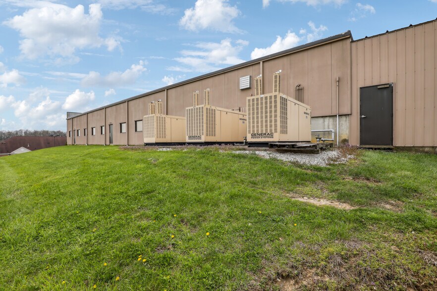 More Photos Of 60 Overbrook Dr, Monroe Flex For Sale