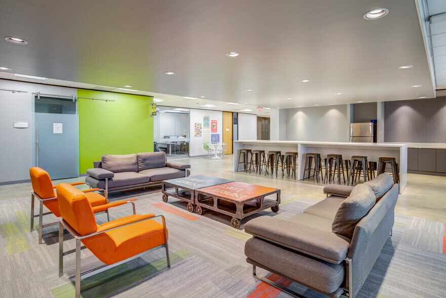 More Photos Of 3033 Chimney Rock Dr, Houston Office For Lease