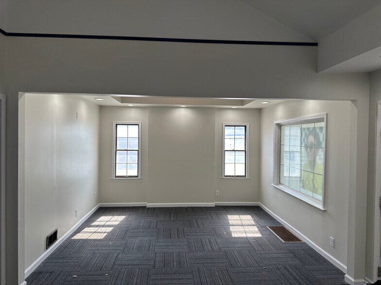 More Photos Of 2710 E 62nd St, Indianapolis Medical For Sale