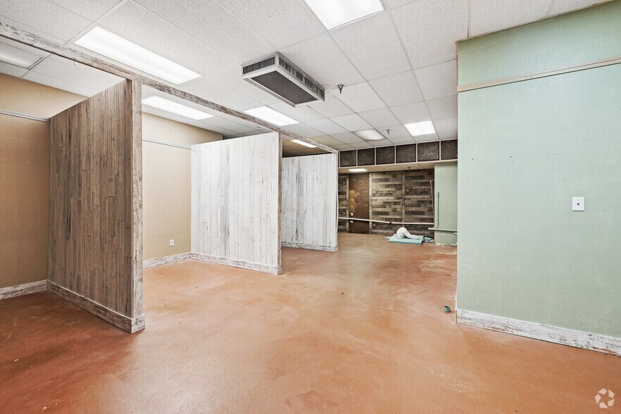 More Photos Of 2621 5th Ave, Scottsbluff General Retail For Sale