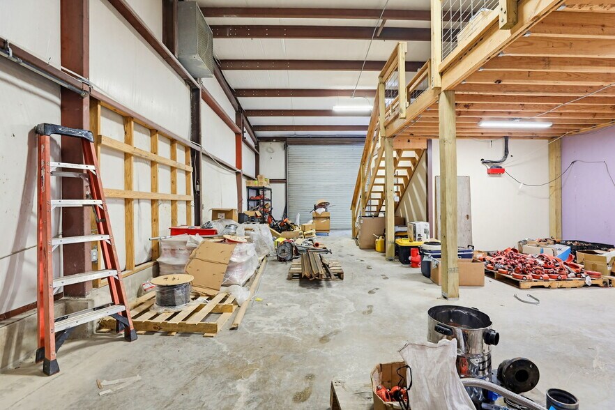More Photos Of 11550 N North Loop Rd, San Antonio Warehouse For Sale