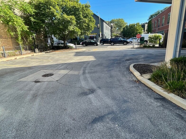 More Photos Of 1640 W Fullerton Ave, Chicago Bank For Lease