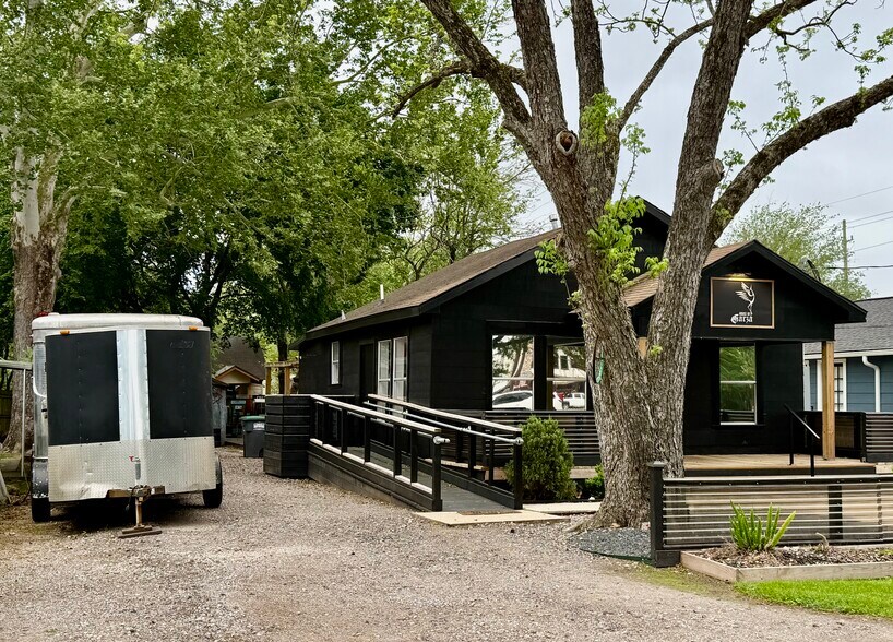 More Photos Of 209 Fannin St, Tomball Freestanding For Sale