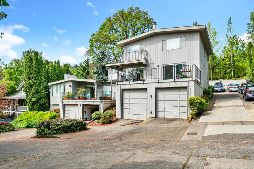 Primary Photo Of 5021-5025 SW View Point Ter, Portland Apartments For Sale