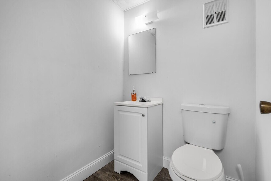 More Photos Of 7460-7580 NW 82nd St, Medley Warehouse For Lease