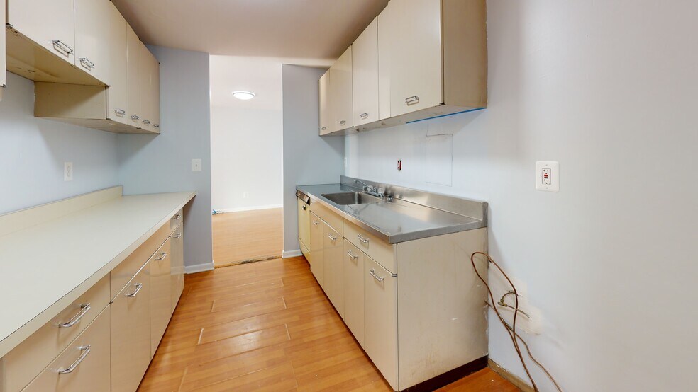 More Photos Of 4600 Duke St, Alexandria Apartments For Sale