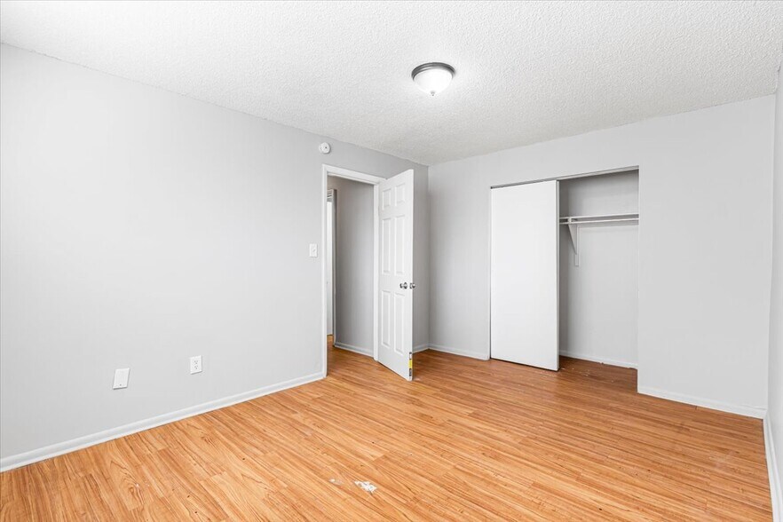 More Photos Of 1588 Macon St, Aurora Apartments For Sale