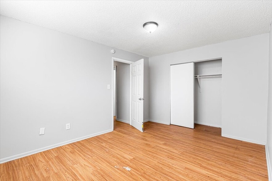 More Photos Of 1588 Macon St, Aurora Apartments For Sale