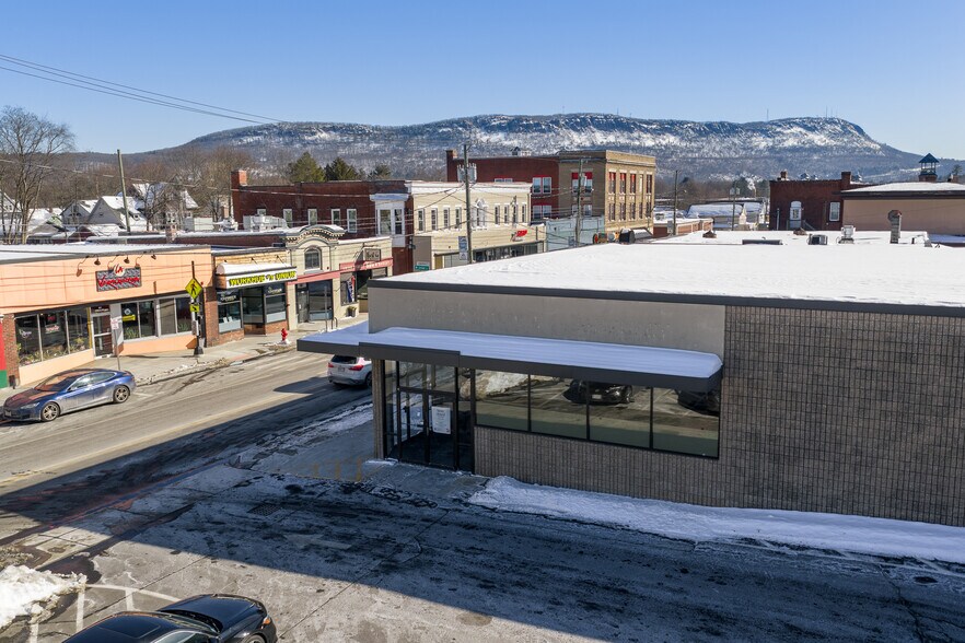 Primary Photo Of 32 Union St, Easthampton Storefront For Lease