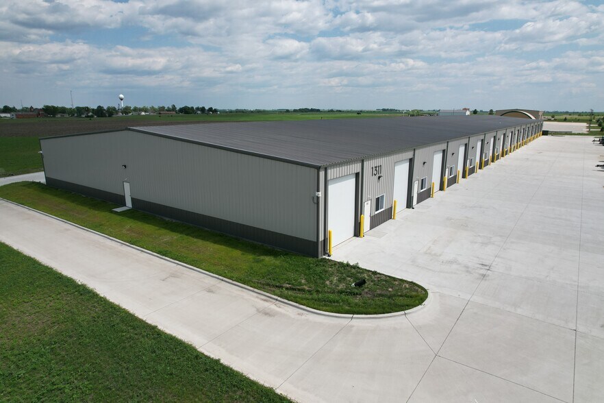 More Photos Of 1311 NW Laurel St, Elkhart Truck Terminal For Lease