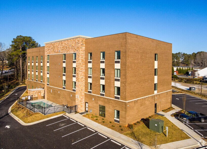 More Photos Of 45 Bledsoe Rd, Newnan Hotel For Sale