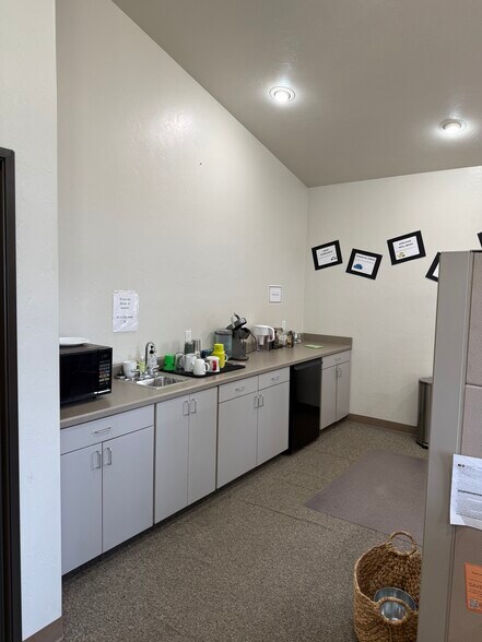 More Photos Of 2990 N Townsend Ave, Montrose Light Distribution For Sale