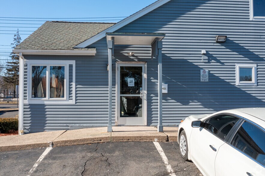 More Photos Of 169 Middle St, Bristol Medical For Sale