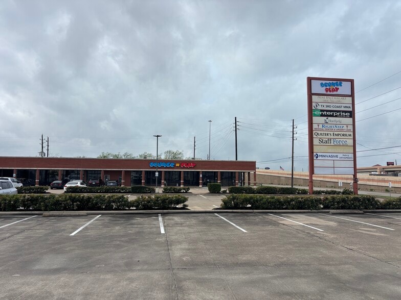 More Photos Of 11925 Southwest Fwy, Stafford Unknown For Lease