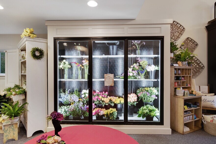 More Photos Of 4120 Main St, Hilliard Freestanding For Sale