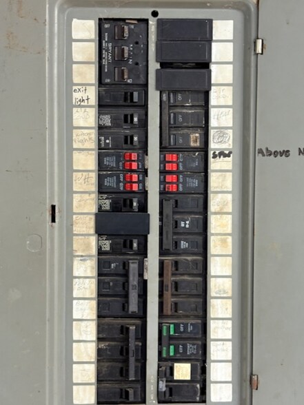 More Photos Of 4628 Commercial Dr, Huntsville Warehouse For Lease