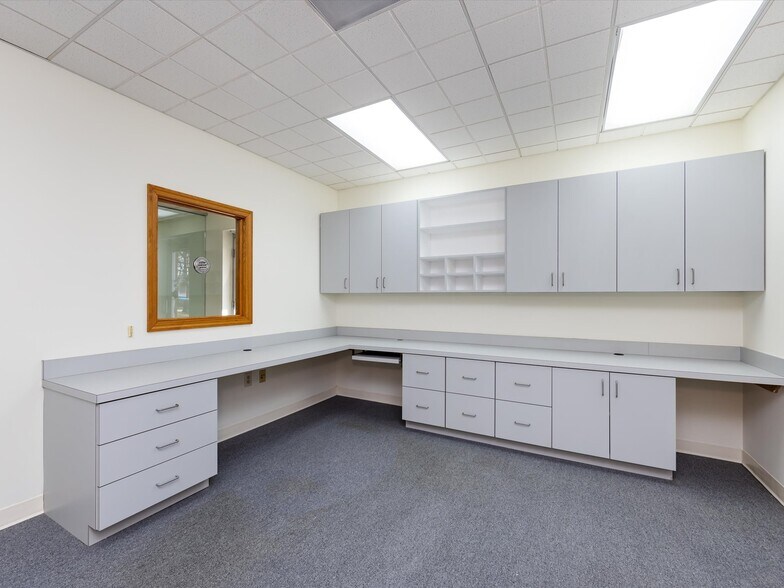 More Photos Of 1812 W Morehead St, Charlotte Office Residential For Lease