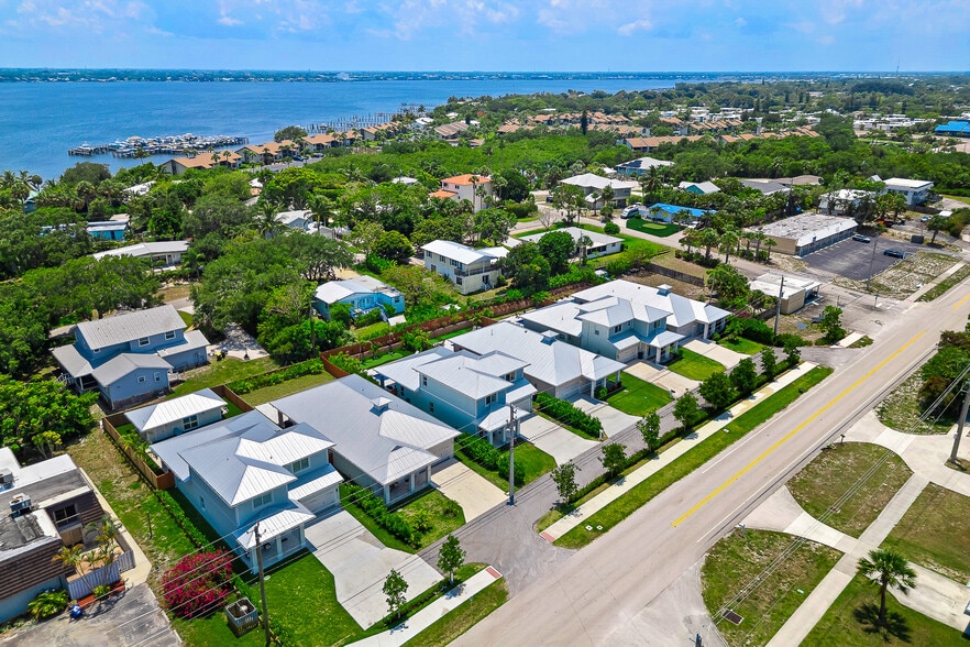 More Photos Of 1960 NE Dixie Hwy, Jensen Beach Apartments For Sale