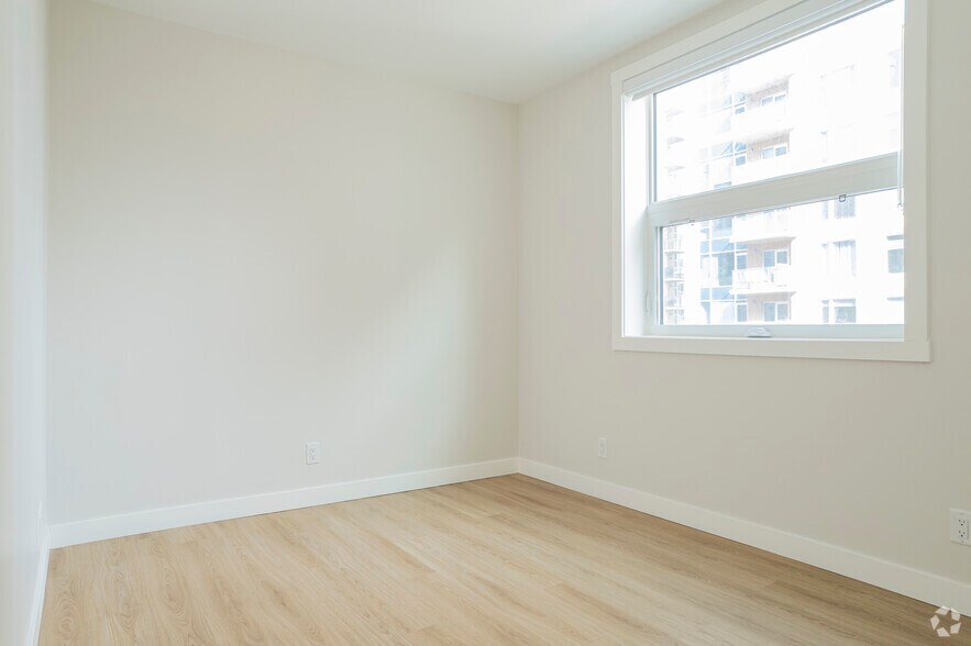 More Photos Of 909 5 Av SW, Calgary Apartments For Lease