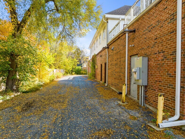 More Photos Of 328-350 Ridge Rd, Wilmette Storefront Retail Office For Sale