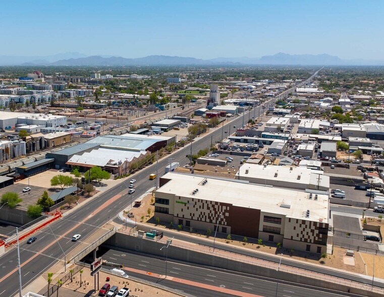 More Photos Of 254 W Broadway Rd, Mesa Distribution For Lease