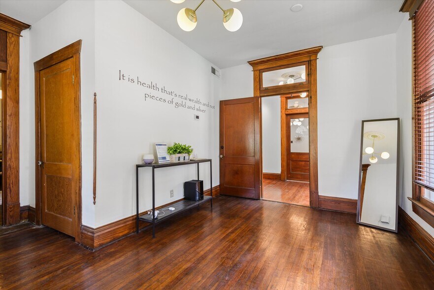 More Photos Of 119 E 20th St, Houston Office Residential For Sale