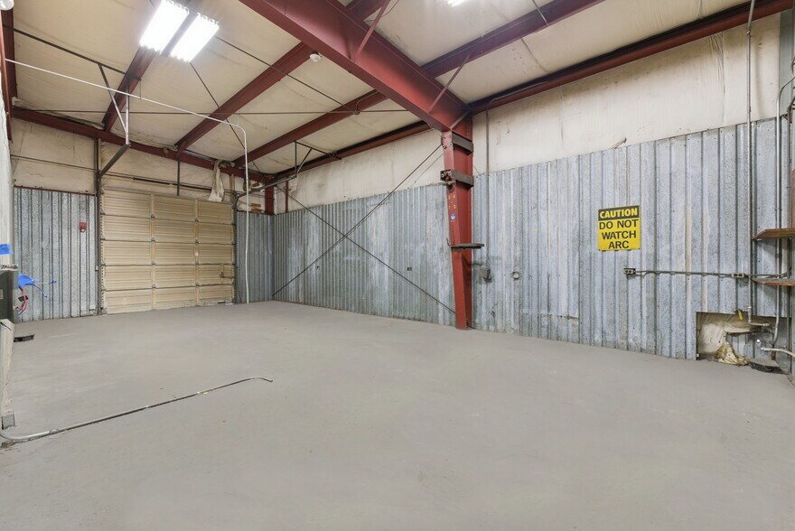 More Photos Of 13026 Rosecrest Dr, Houston Warehouse For Lease