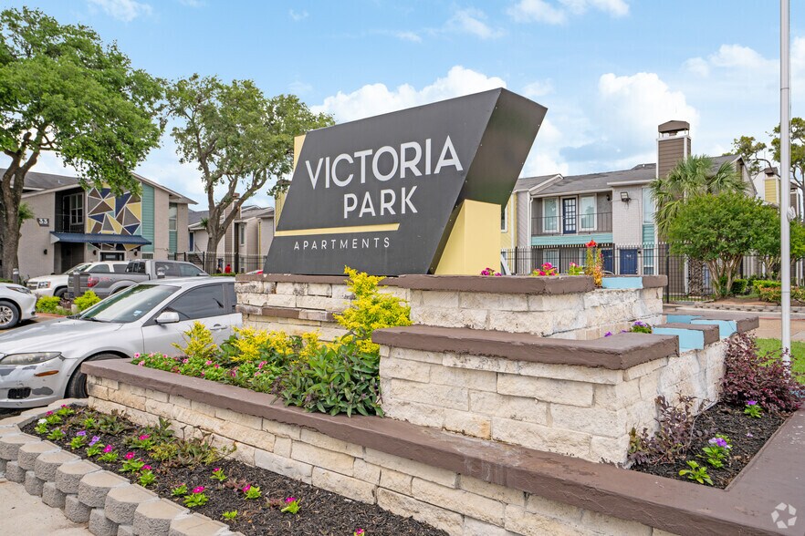 Primary Photo Of 8600 S Course Dr, Houston Apartments For Sale