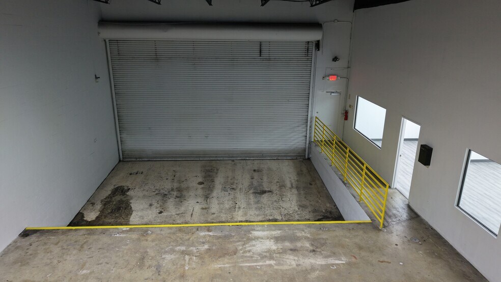 More Photos Of 16401-16413 NW 8th Ave, Miami Distribution For Lease