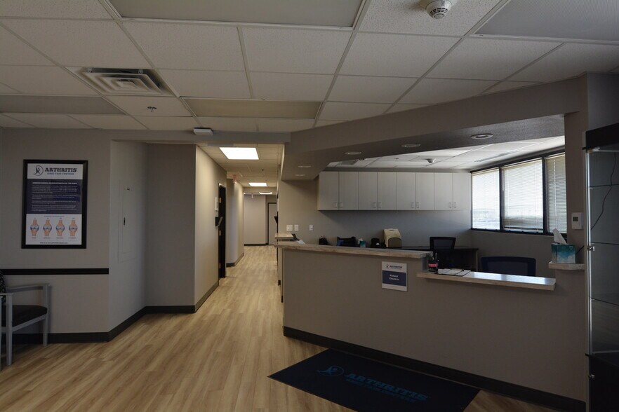 More Photos Of 10503 W Thunderbird Blvd, Sun City Medical For Lease