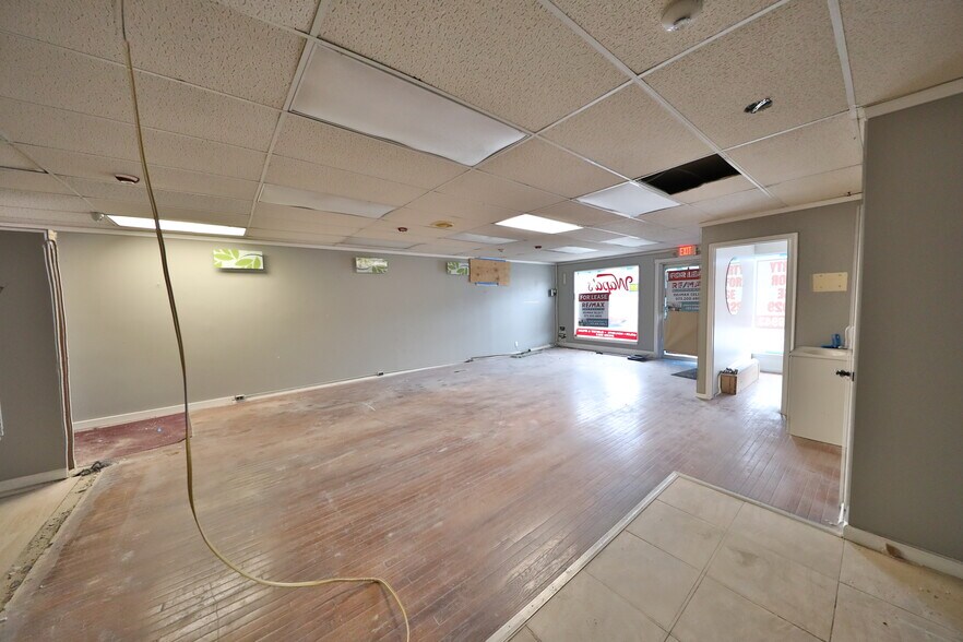 More Photos Of 301-303 S Salem St, Dover Freestanding For Lease