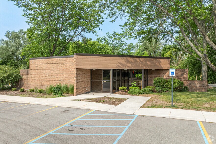 Primary Photo Of 14695 16th Ave, Marne Bank For Sale