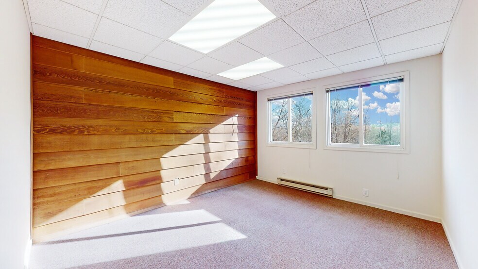 More Photos Of 220 Silver Lake Rd, Dingmans Ferry Office For Sale
