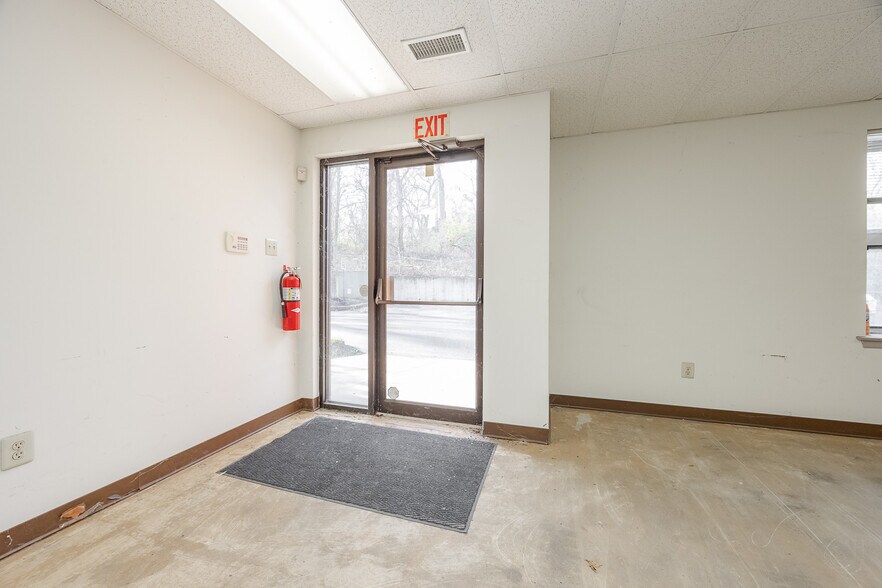 More Photos Of 640 Snyder Ave, West Chester Warehouse For Sale