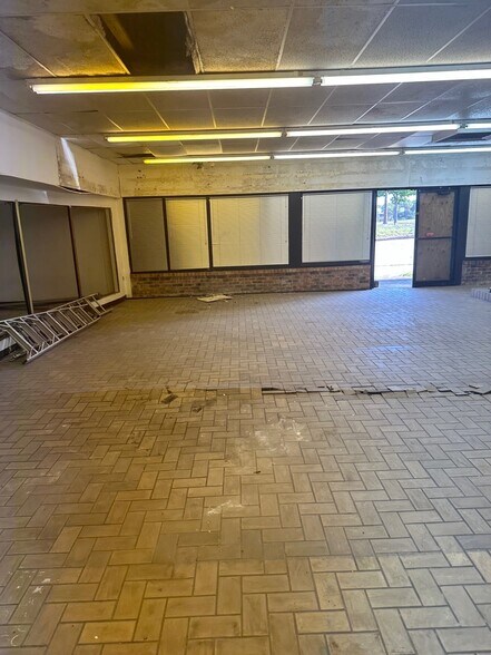 More Photos Of 1136 E Grayson St, San Antonio Convenience Store For Lease