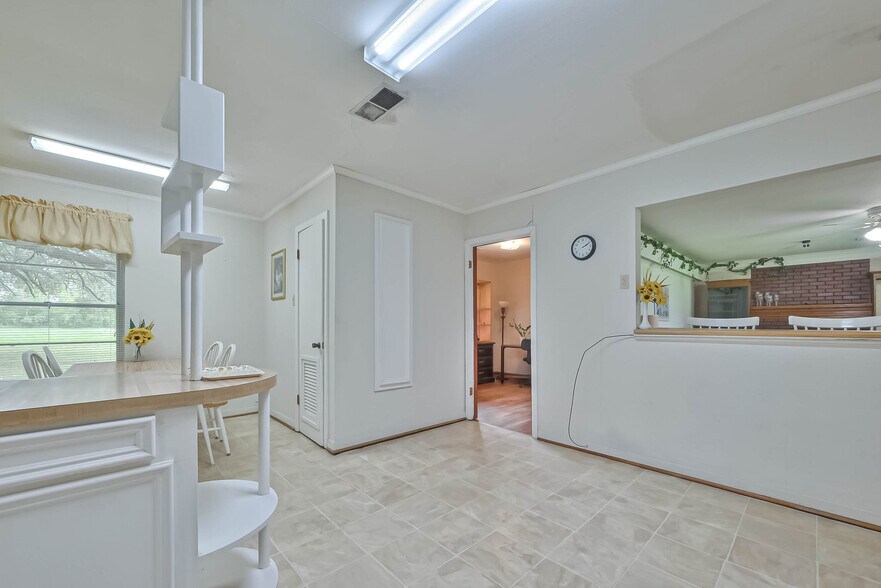 More Photos Of 8713 Wayfarer Ln, Houston Loft Creative Space For Sale