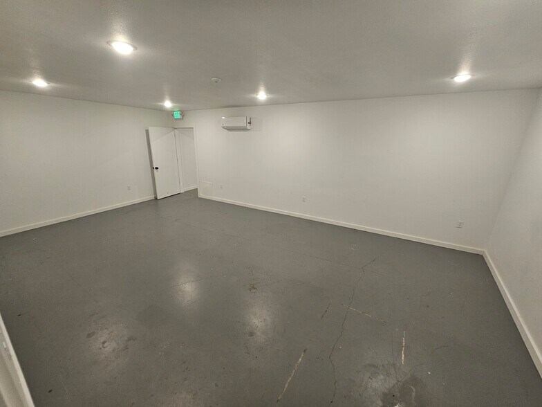 More Photos Of 5833 NE Portland Hwy, Portland Flex For Sale