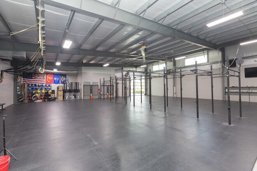 More Photos Of 12110 S Harrells Ferry Rd, Baton Rouge Showroom For Sale