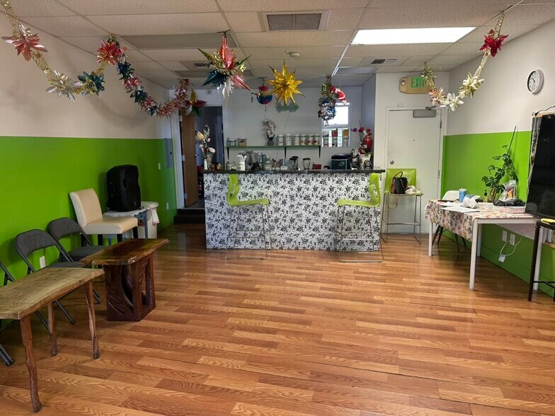 More Photos Of 3201 Middlefield Rd, Menlo Park Storefront For Sale