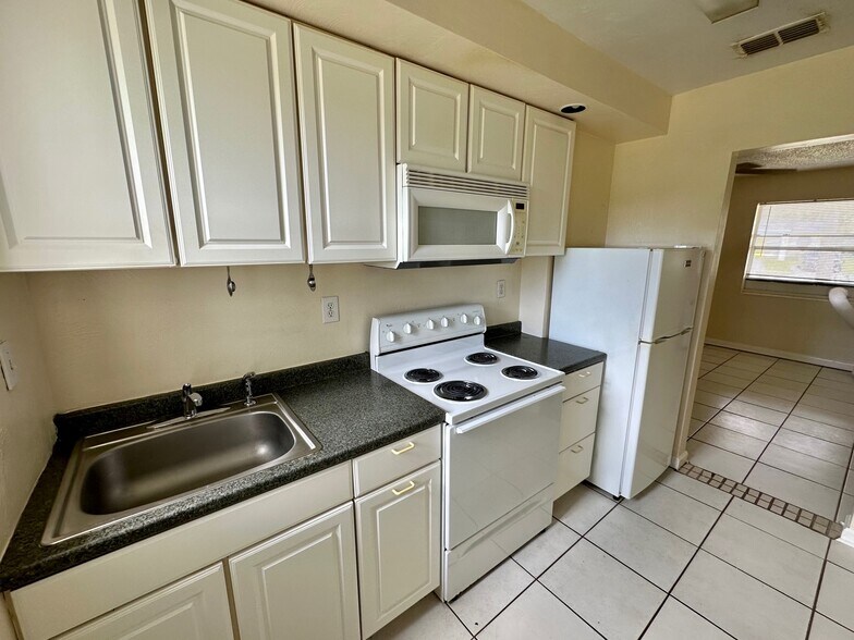 More Photos Of 7 Cypress Cir, Ormond Beach Apartments For Sale