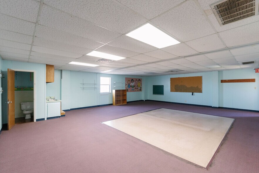 More Photos Of 1522 Weeks St, Wichita Falls Office For Sale