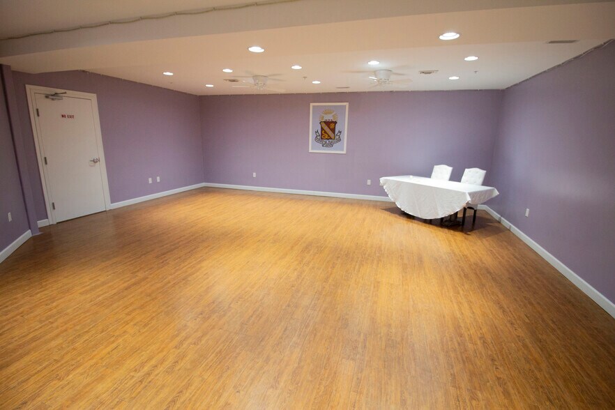More Photos Of 3125 W Michigan Ave, Kalamazoo Dormitory For Sale