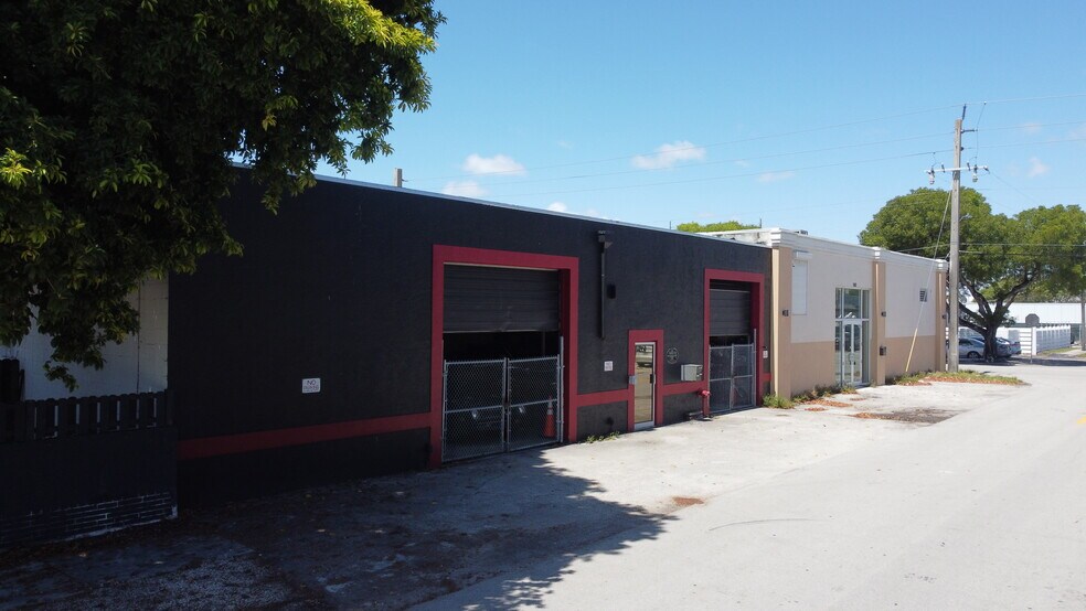 More Photos Of 1950 Grant St, Hollywood Warehouse For Sale