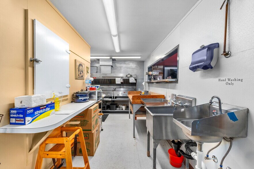 More Photos Of 402 Montesano St, Westport Flex For Sale