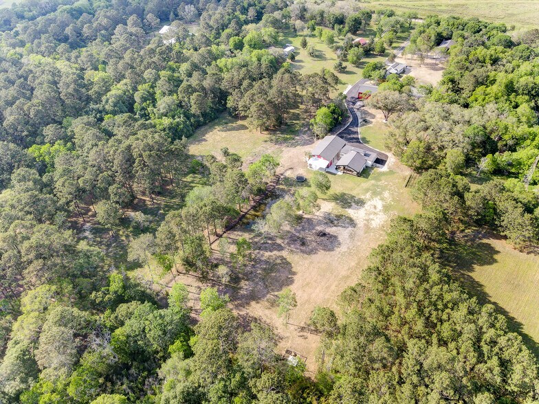 More Photos Of 4388 County Road 197, Alvin Specialty For Sale