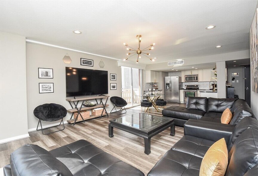 More Photos Of 2016 Main St, Houston Apartments For Sale