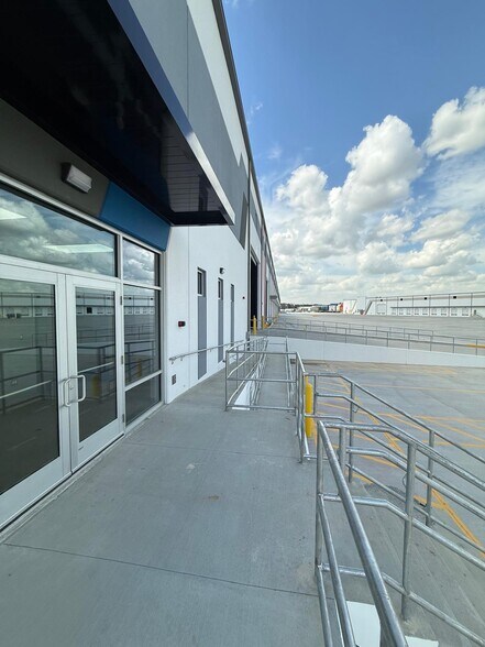 More Photos Of 115 Parkway Dr, Rincon Unknown For Lease