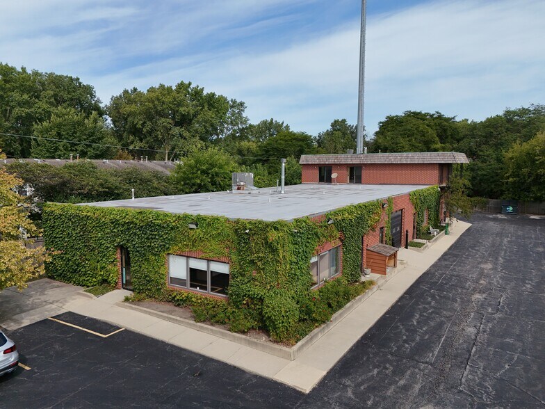 More Photos Of 100 N Skokie Hwy, Lake Bluff Warehouse For Lease