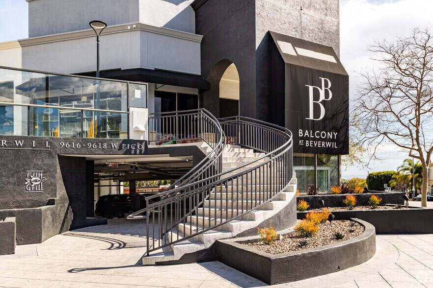 More Photos Of 9616-9618 W Pico Blvd, Los Angeles General Retail For Lease